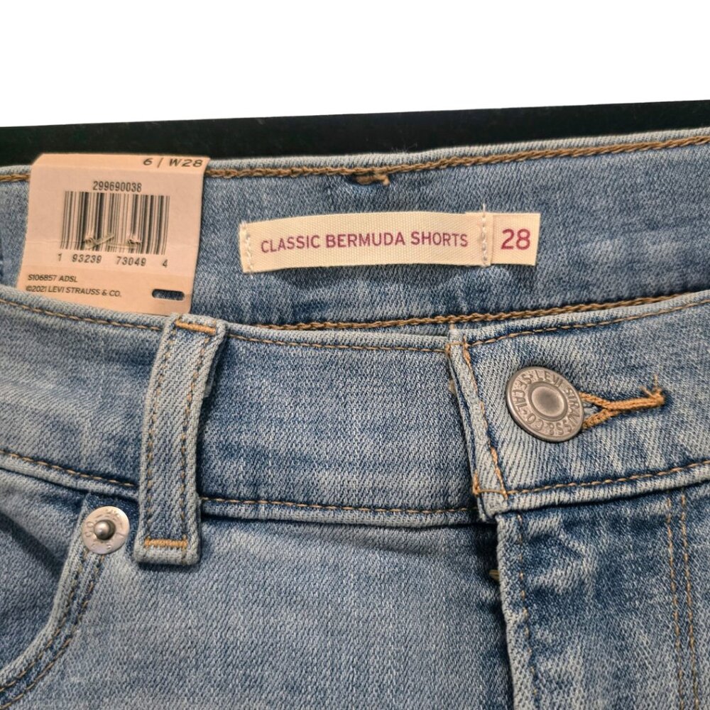 Levi’s Light Wash Bermuda Denim Shorts | Women’s 28 | NWT - Picture 2 of 5